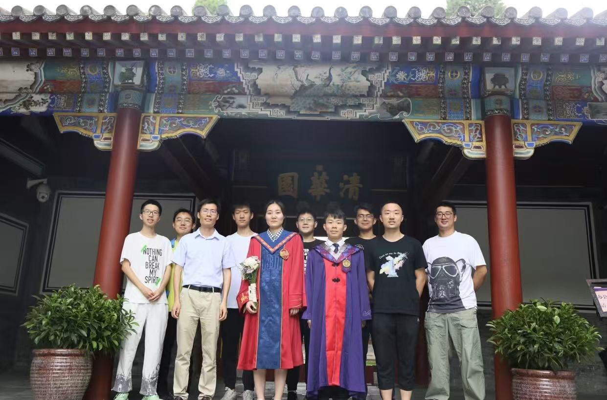 Congratulations to Dr. Zhao Wei and Zhang Wenran on their graduation